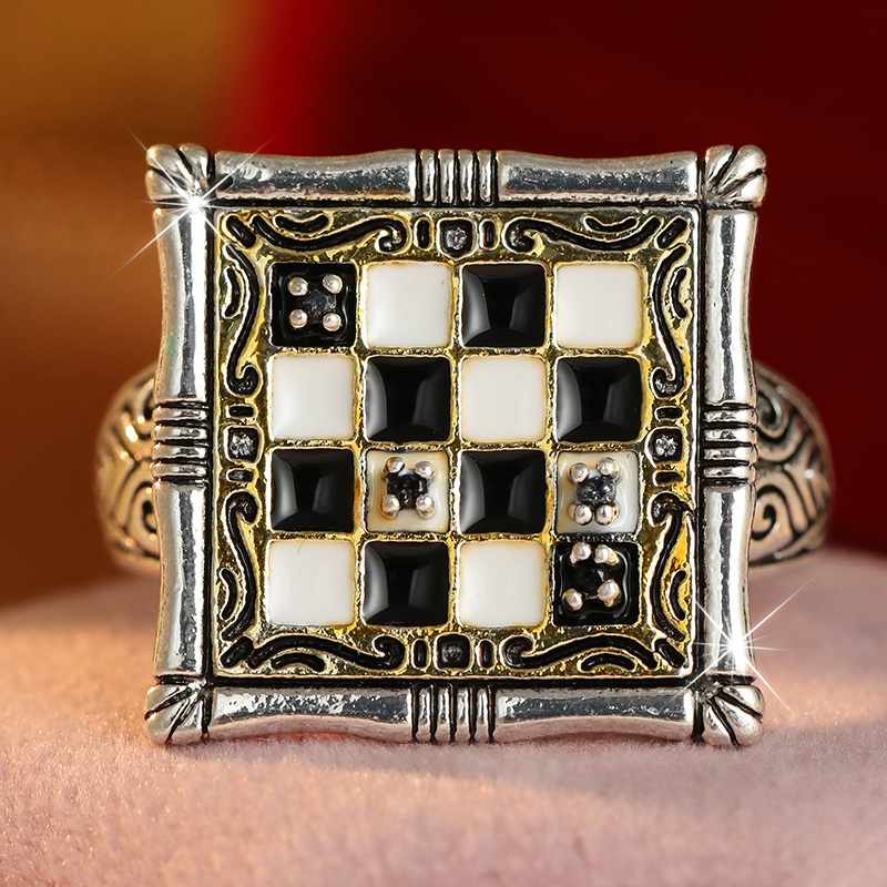 Vintage Checkered Wide-Band Ring for Women